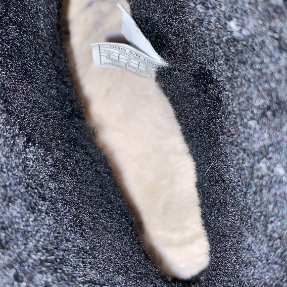 Black Ugg booties - Picture 5 of 7